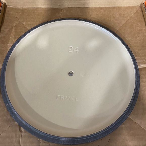 NIB Le Creuset Deep Dutch Oven Cassis - Picture 8 of 8